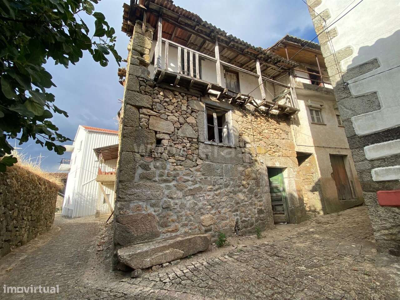 Moradia Geminada para recuperar V1 Aldeia Nova Aldeia Nova do Cabo - Grande imagem: 2/4