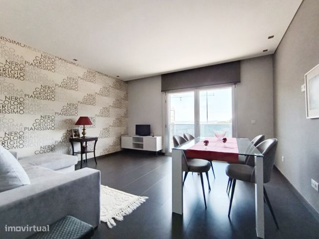Apartamento T2 com garagem em zona da Solum-0