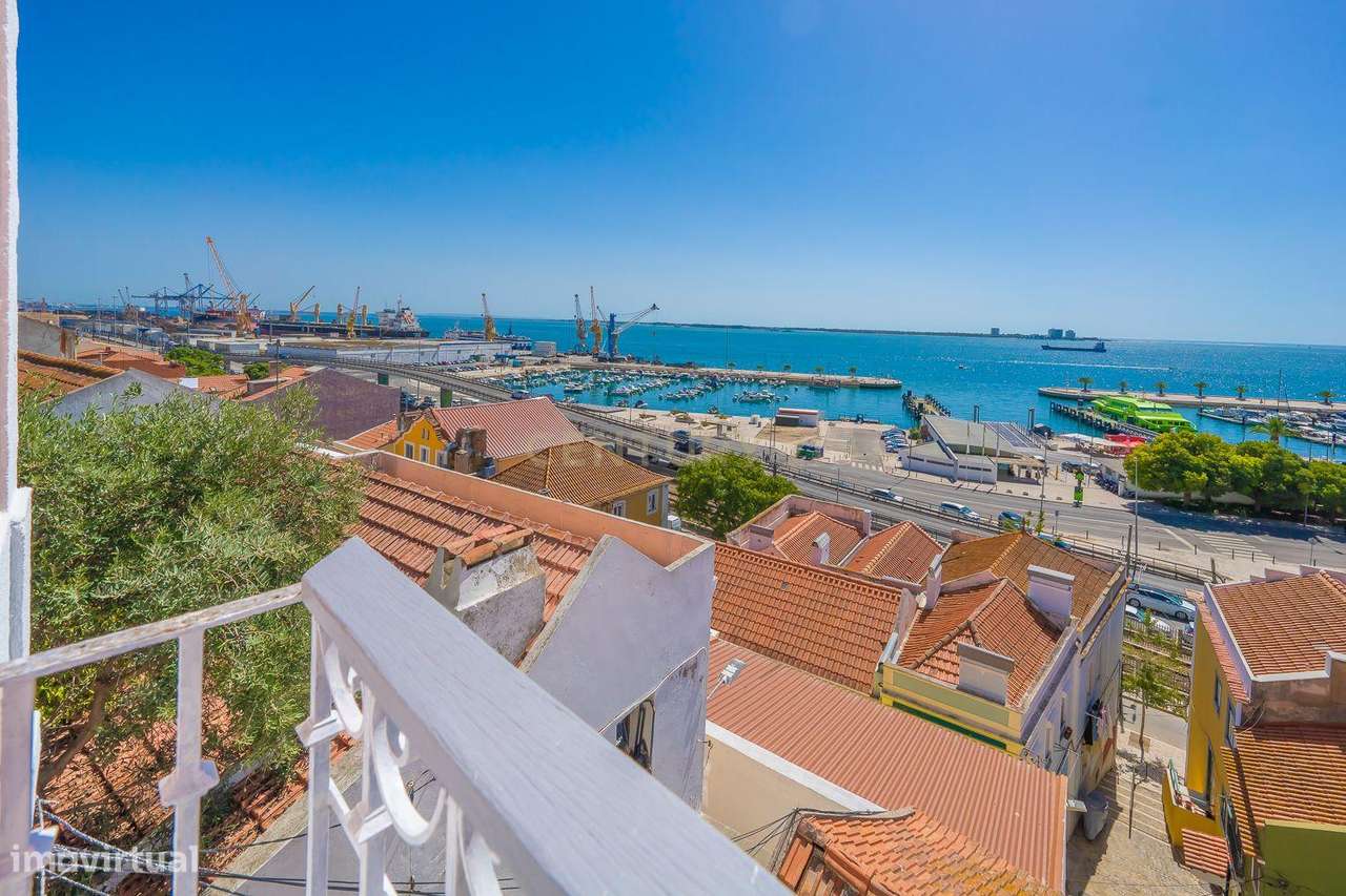 Apartamento com charme em Setúbal com uma vista soberba para o rio e t-13