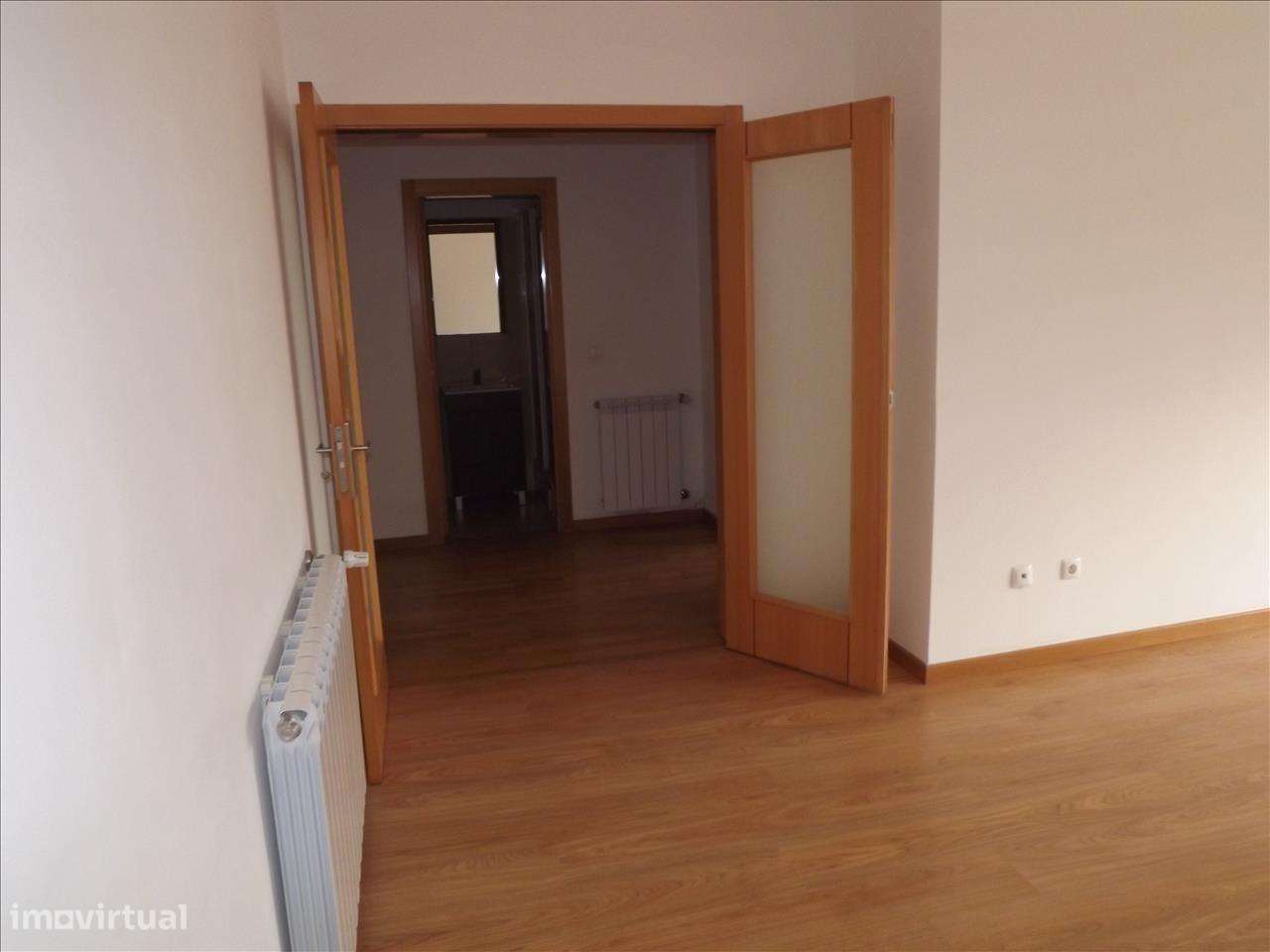 Apartamento T2 espaçoso na freguesia do Afonsoeiro - Grande imagem: 3/22