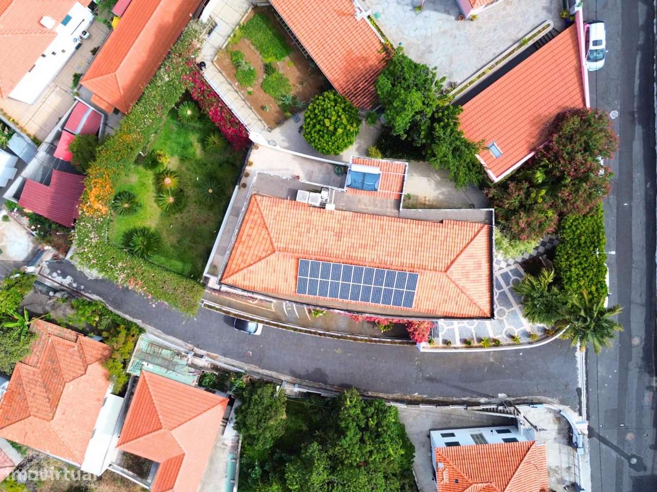 Moradia T4+1 com Vista Panorâmica sobre a Baía do Funchal - Grande imagem: 4/52