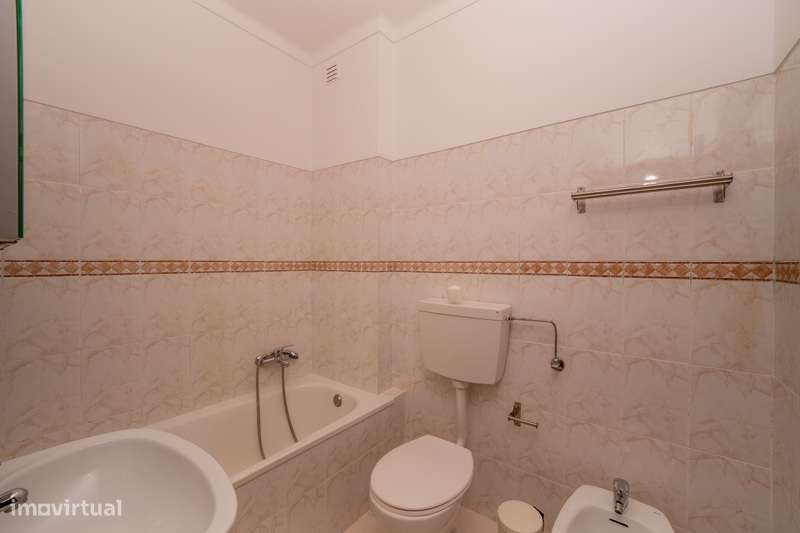 T1 próximo à CUF - Varanda e Estacionamento!-11