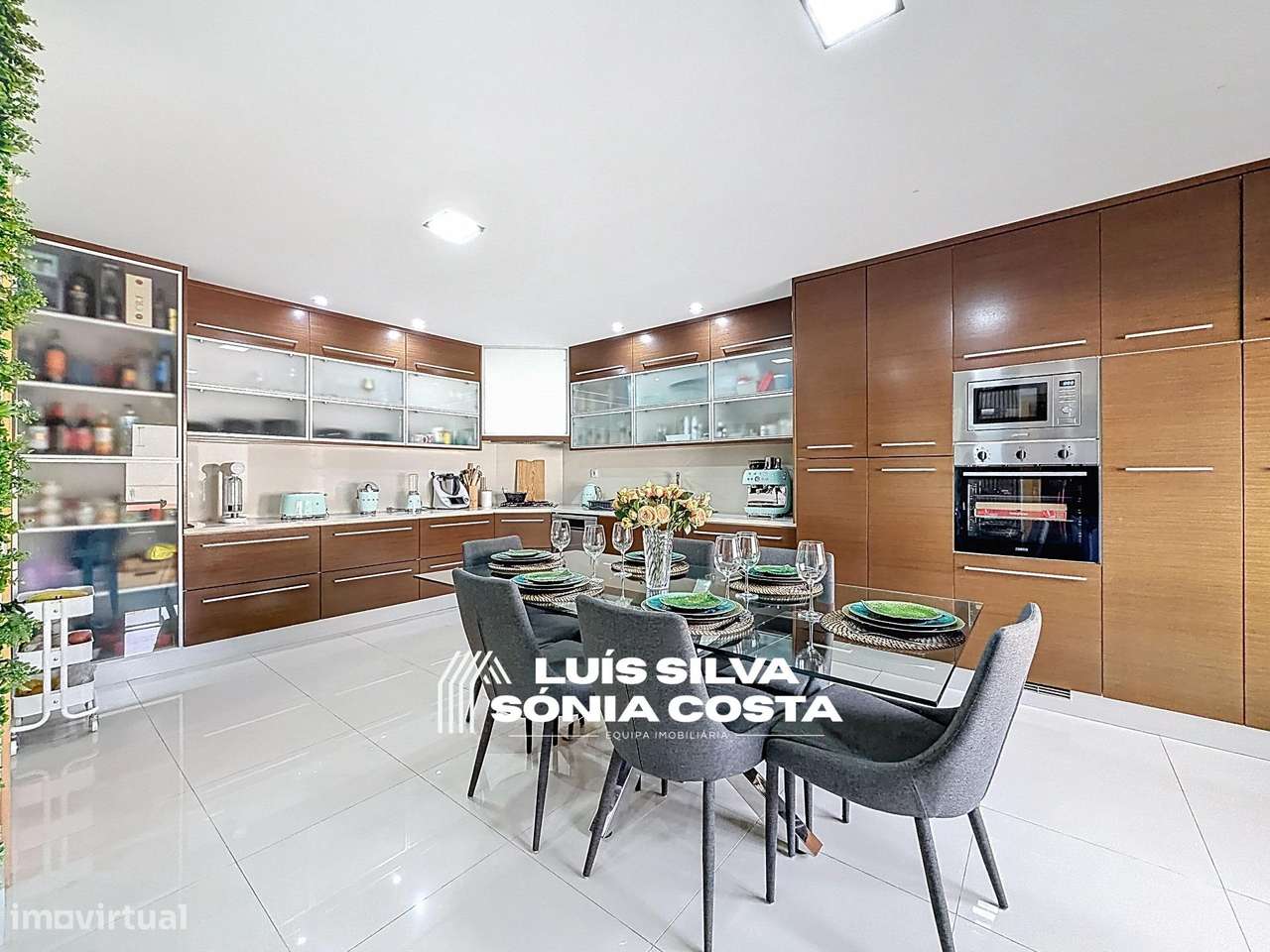 Moradia T4 Excelente Estado e Áreas | 2 Suites, Jacuzzi, Painéis...-9