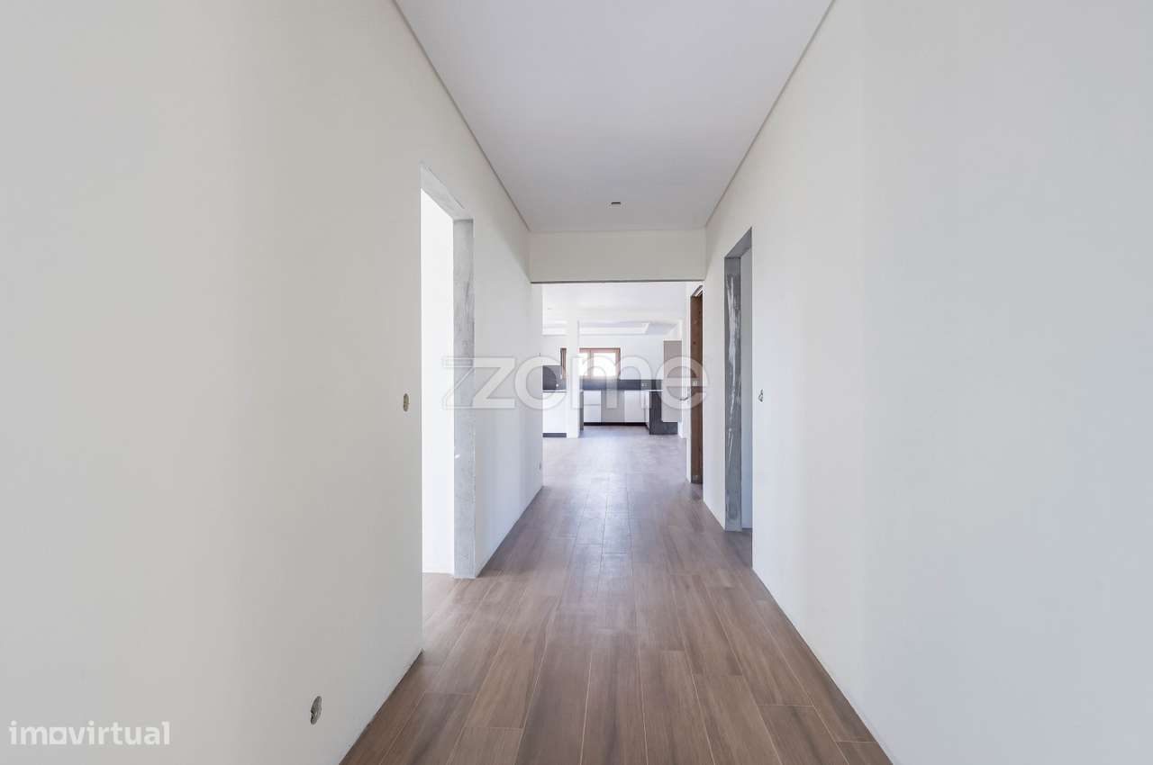 Moradia T3, Térrea, de 4 frentes, em Caldas de São Jorge, S. M. Fei... - Grande imagem: 4/43