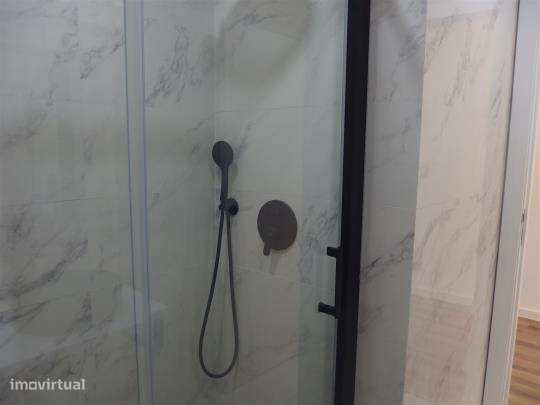 Apartamento T2 Remodelado, Águas Livres.-11