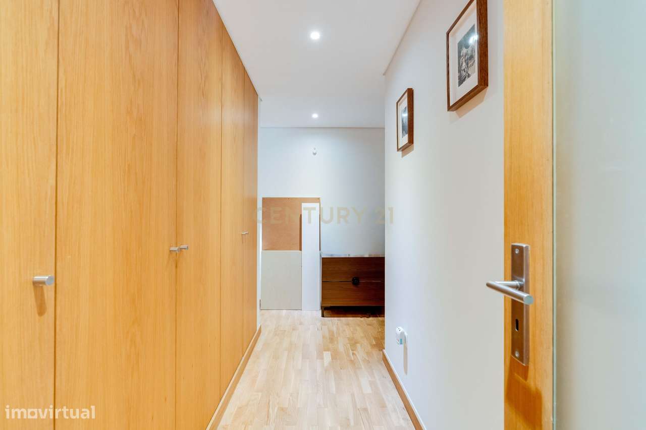 T4 com elegância e centralidade: O Seu Próximo Lar em Vila Nova de Gai-15