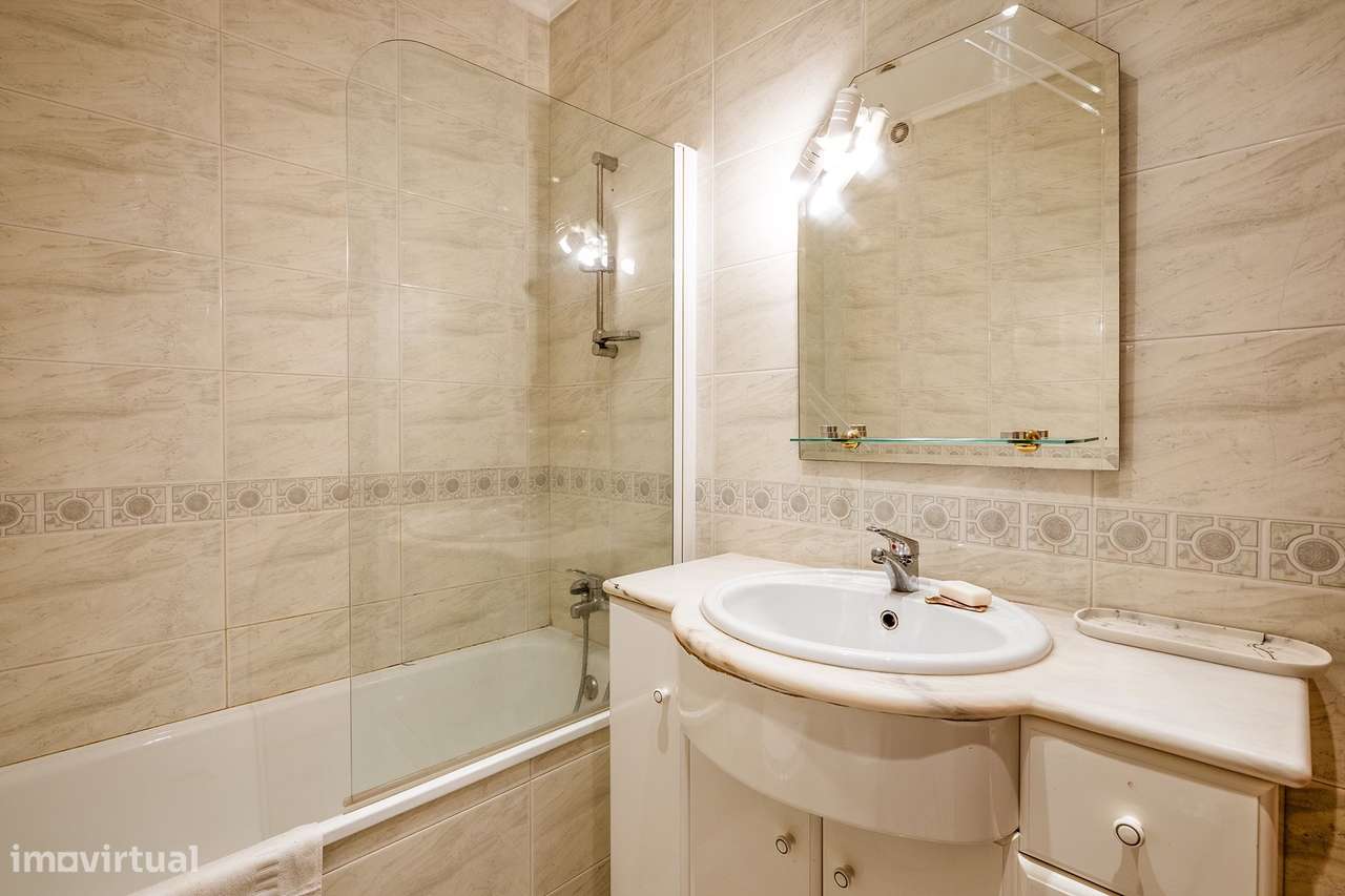 ESPAÇOSO E LUMINOSO APARTAMENTO T2 PARA VENDA PERTO DA PRAIA DA DONA A-21