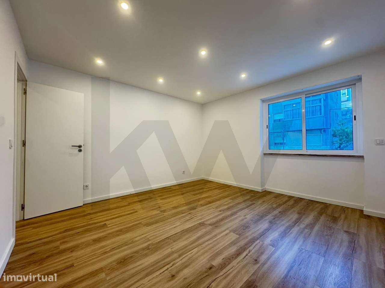 T2 com Pátio Privativo nas Mercês – O Seu Refúgio ao Ar Livre-3