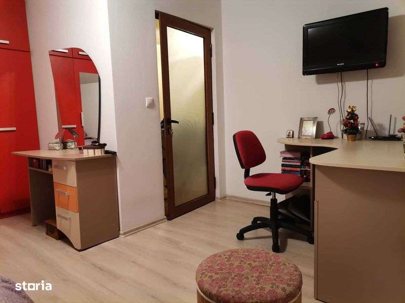 Vand apartament spatios - Imagine principală: 4/8