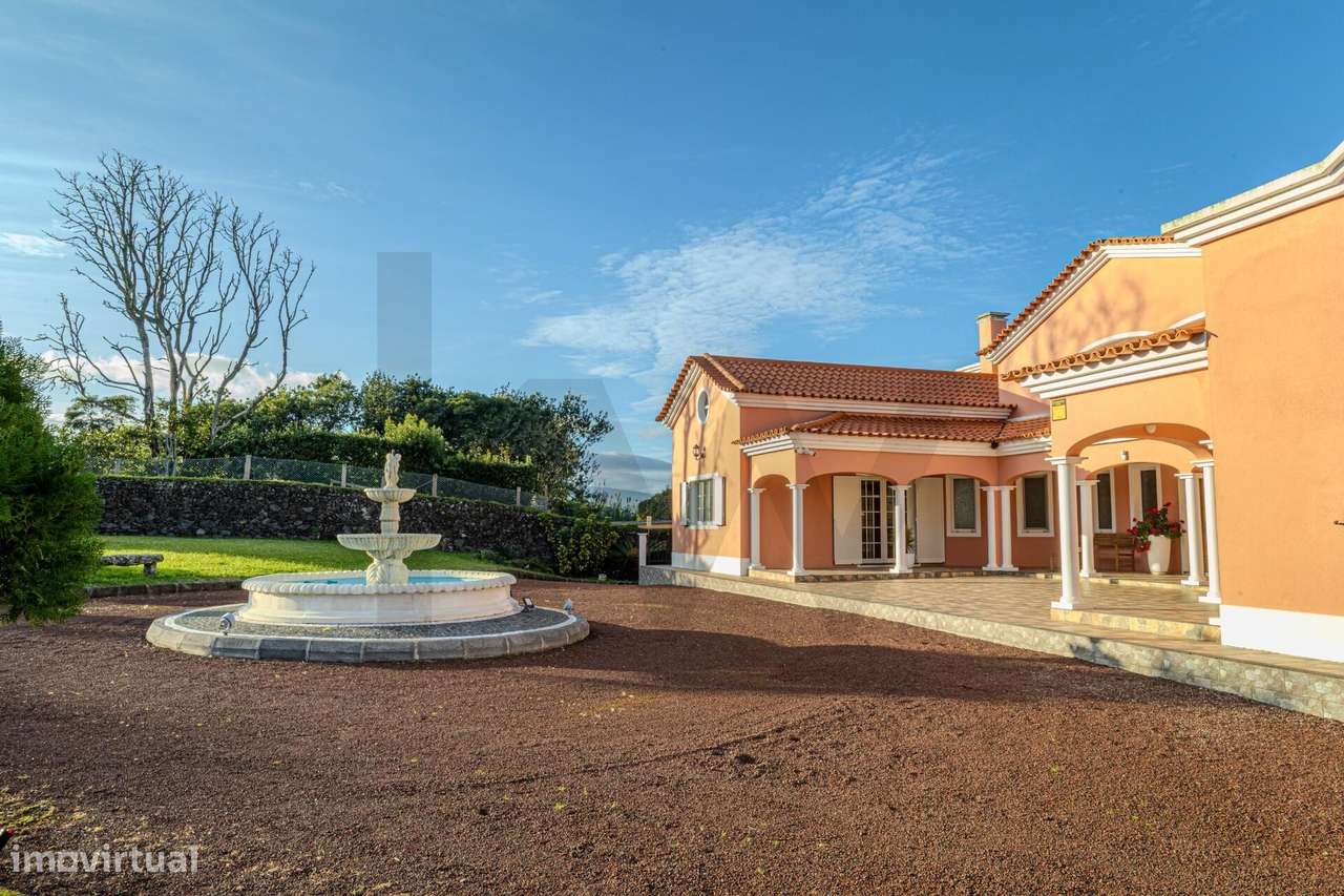 Moradia de Luxo | Moradia T7 nos Fenais da Luz - Grande imagem: 4/56