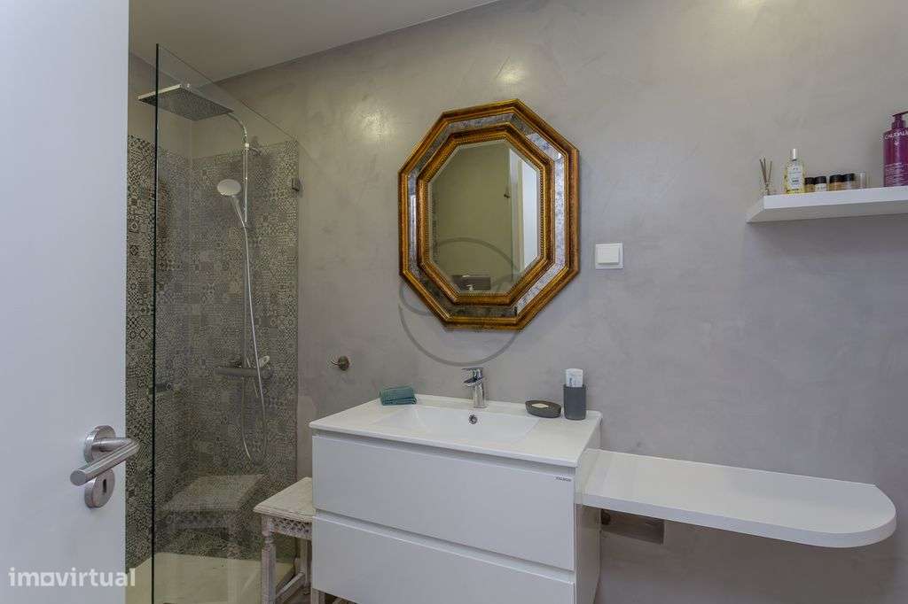 Moradia T5 com jardim e piscina no coração histórico de Azeitão-25