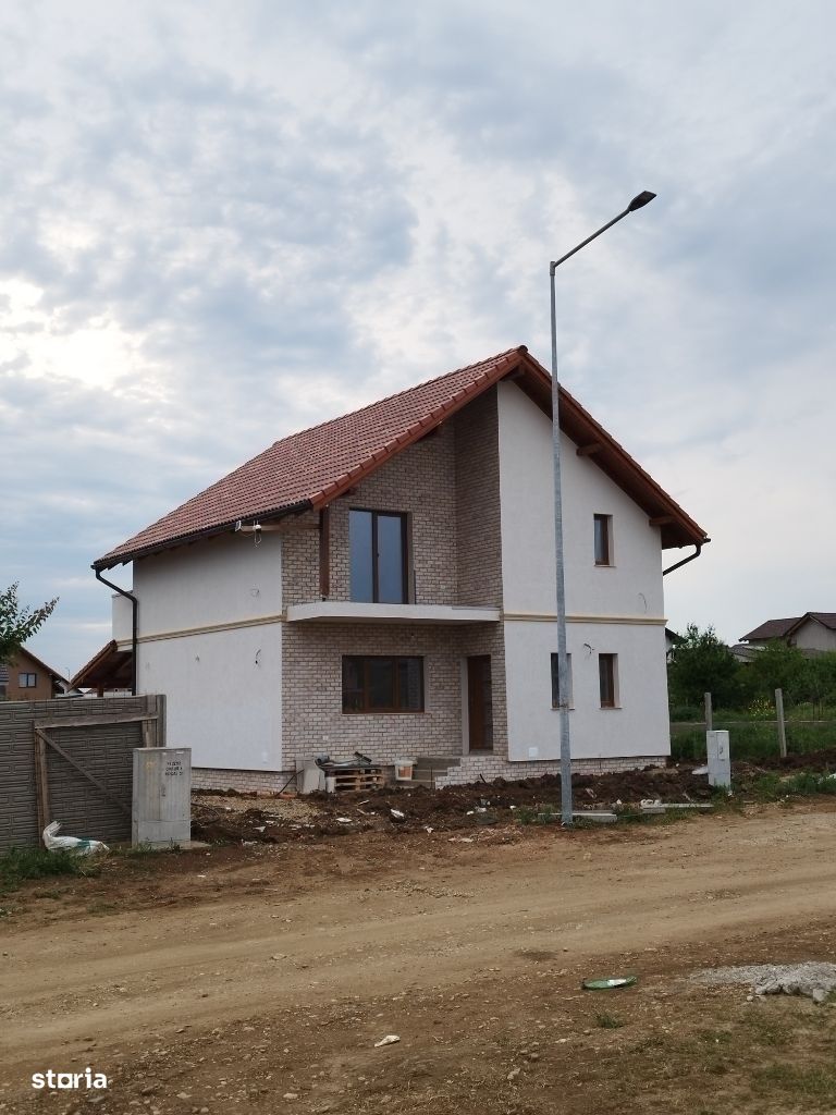 Proprietar vând casă în comuna Giarmata