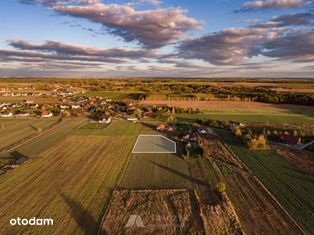 pod dom wolnotojący,prąd,woda,kanalizacja,las,łąka