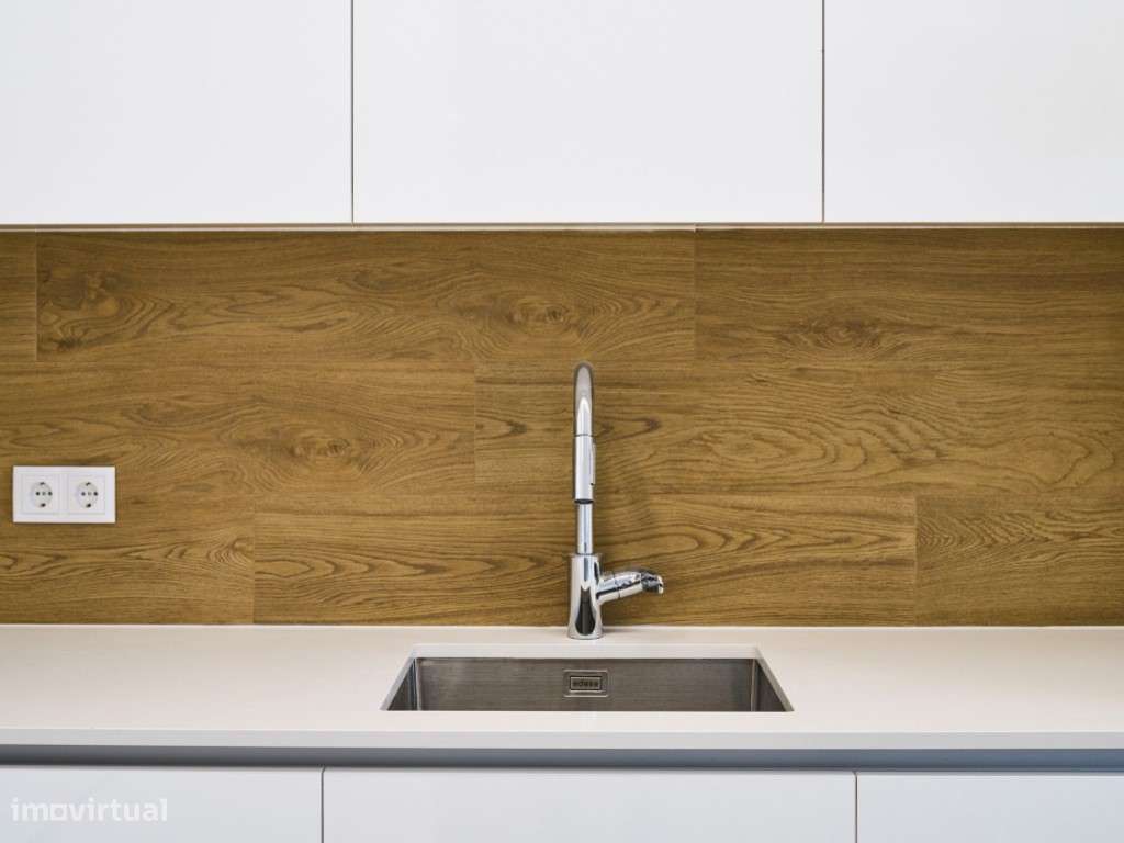 Edifício Independência- T2, r/c, excelentes áreas a 400 metros da p...-8