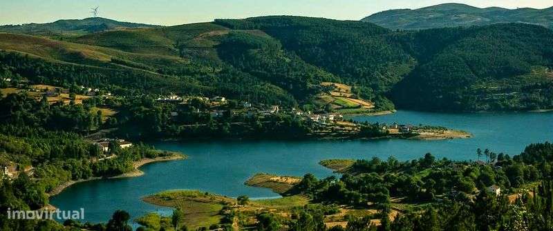 Moradia    composta por 3 pisos
cave, r/c , 1º A. - Grande imagem: 4/7