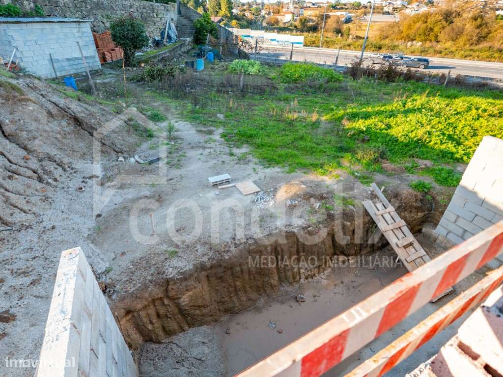 Moradia T4 de 2 frentes Cidade da Maia | Estrutura concluída, acaba...-11