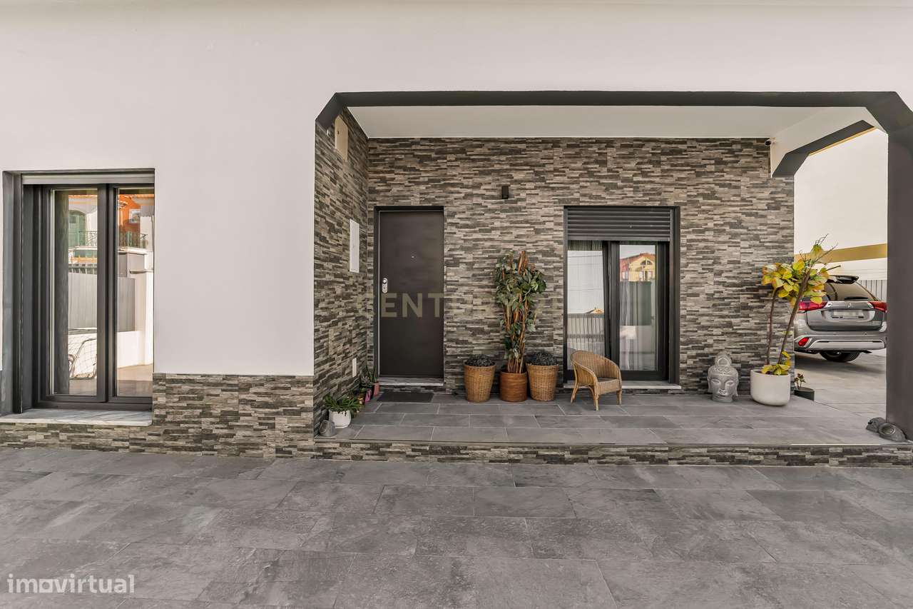 Moradia T3 isolada com garagem, Quinta do Conde-39