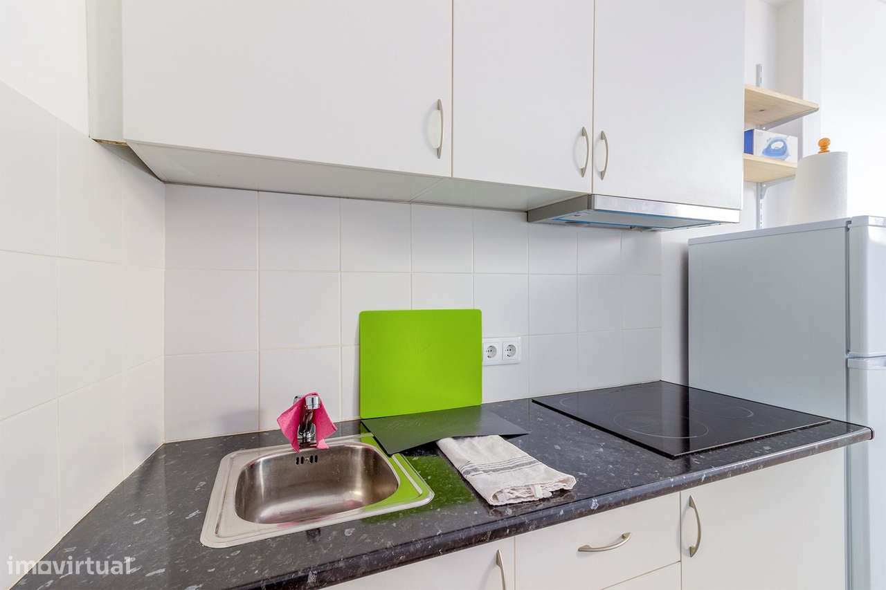 ESCRITÓRIO CONVERTIDO EM APARTAMENTO PARA VENDA NA PRAIA DA LUZ - Grande imagem: 4/9