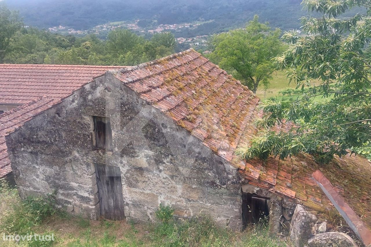 Casa para reconstruir! Ótima para casa de férias em Ovil, Baião