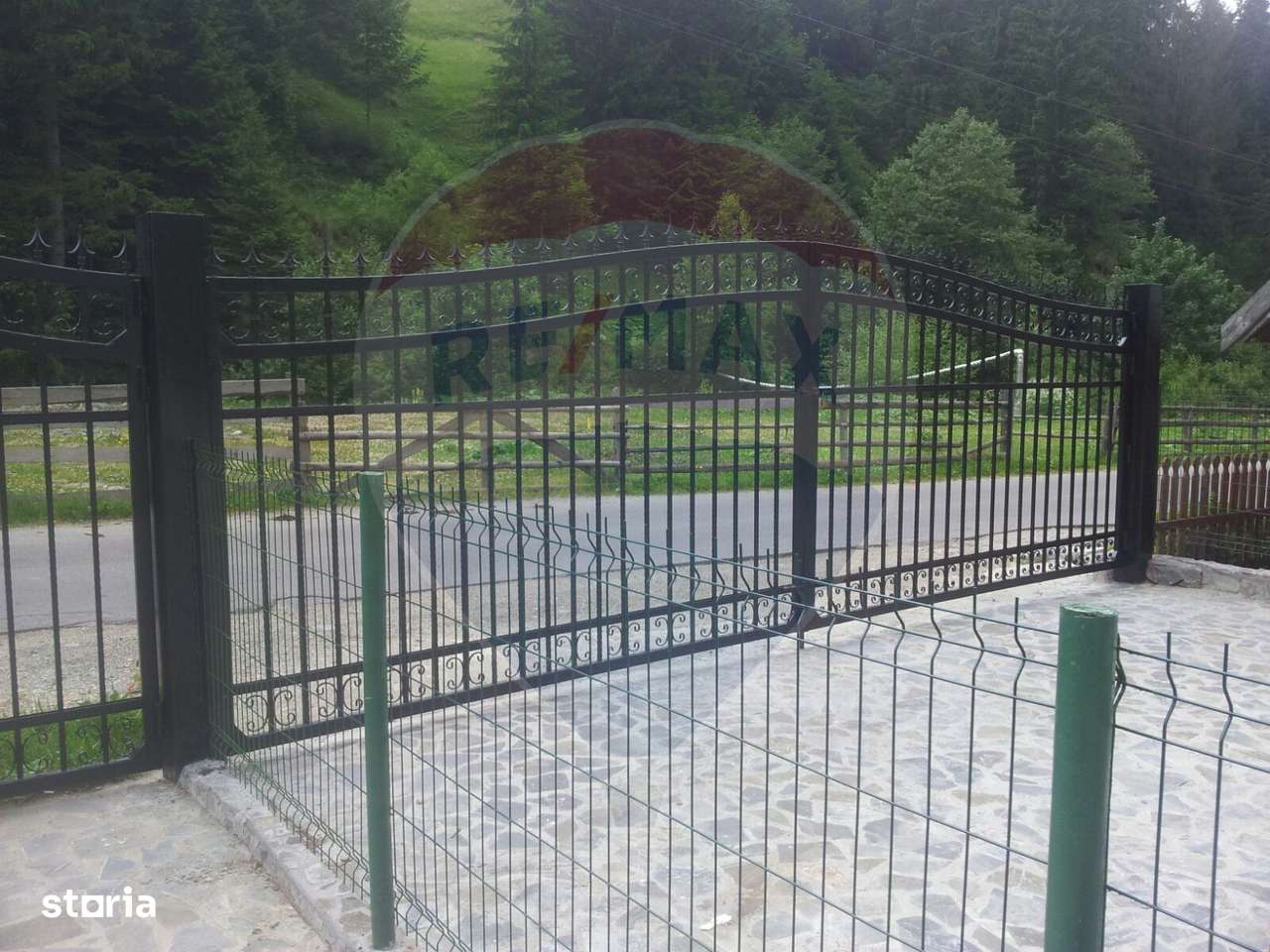 Vila / Pensiune / Camin / Azil seniori, zona superba Moeciu, parcare-5