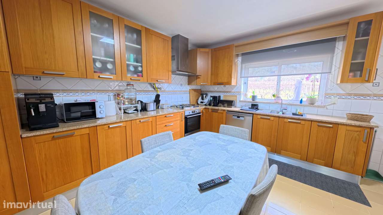 Casa T6 em Fragosela, Viseu - Vista Privilegiada e Conforto - Grande imagem: 2/26