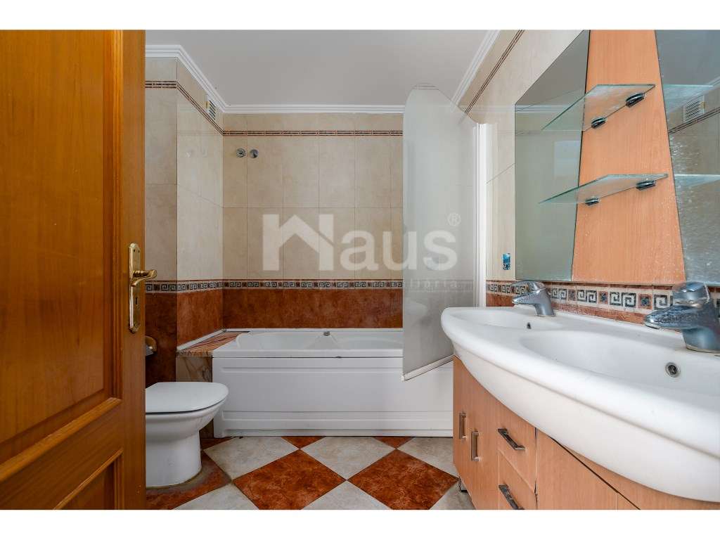 T3 com parqueamento e arrecadação-9