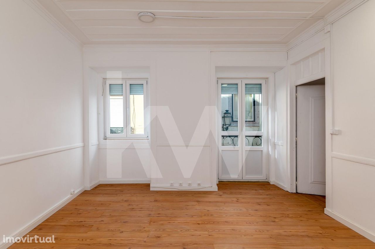 Apartamento T1+2 Renovado no Bairro Alto