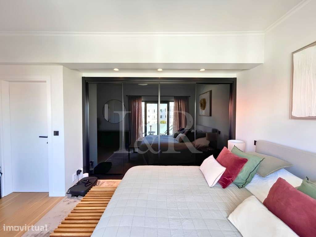 Moradia T3 renovada em condomínio com piscina no Estoril-38