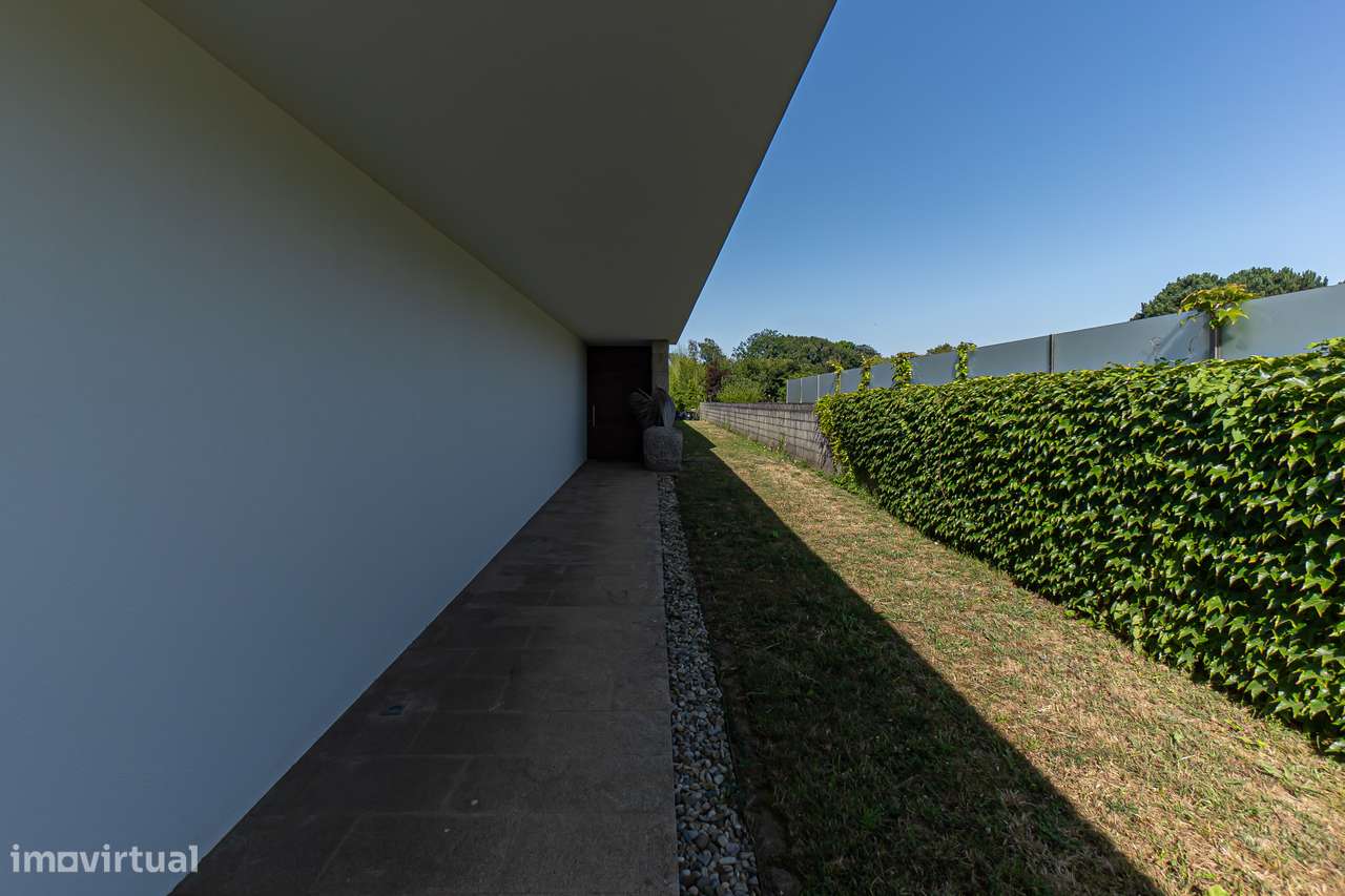 MORADIA TÉRREA T3 de LUXO a 1KM da PRAIA , com 348 m² em LOTE 2300 m²-14