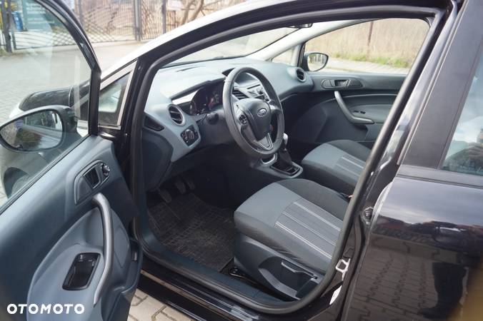 Ford Fiesta 1.25 Ambiente EU5 - 22