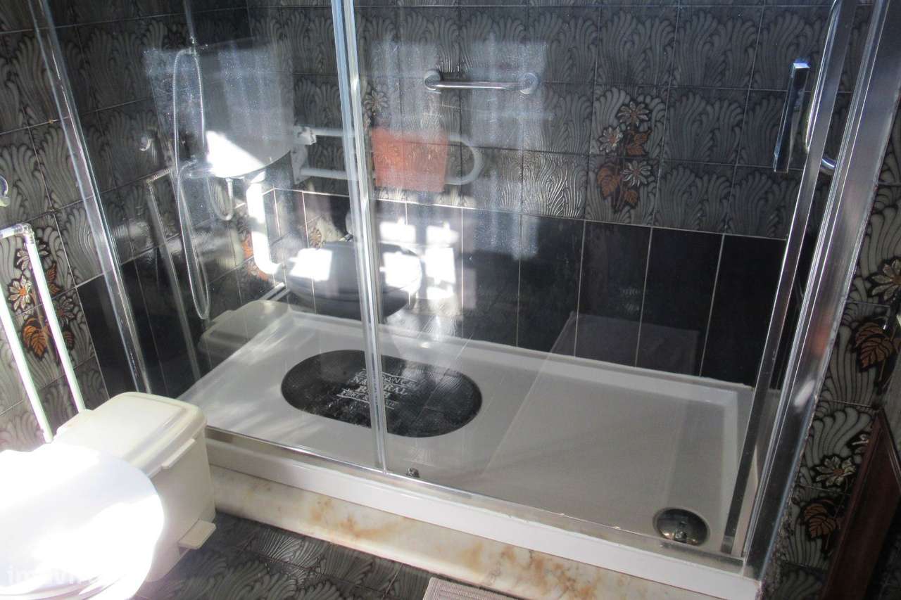 MORADIA ISOLADA COM COMÉRCIO E MORADIA DE R/C.-10