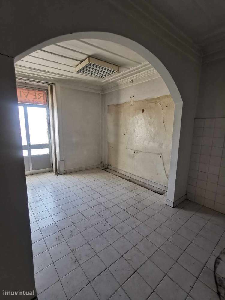 Prédio com localização de excelência na cidade de Tomar - P2986/23-12