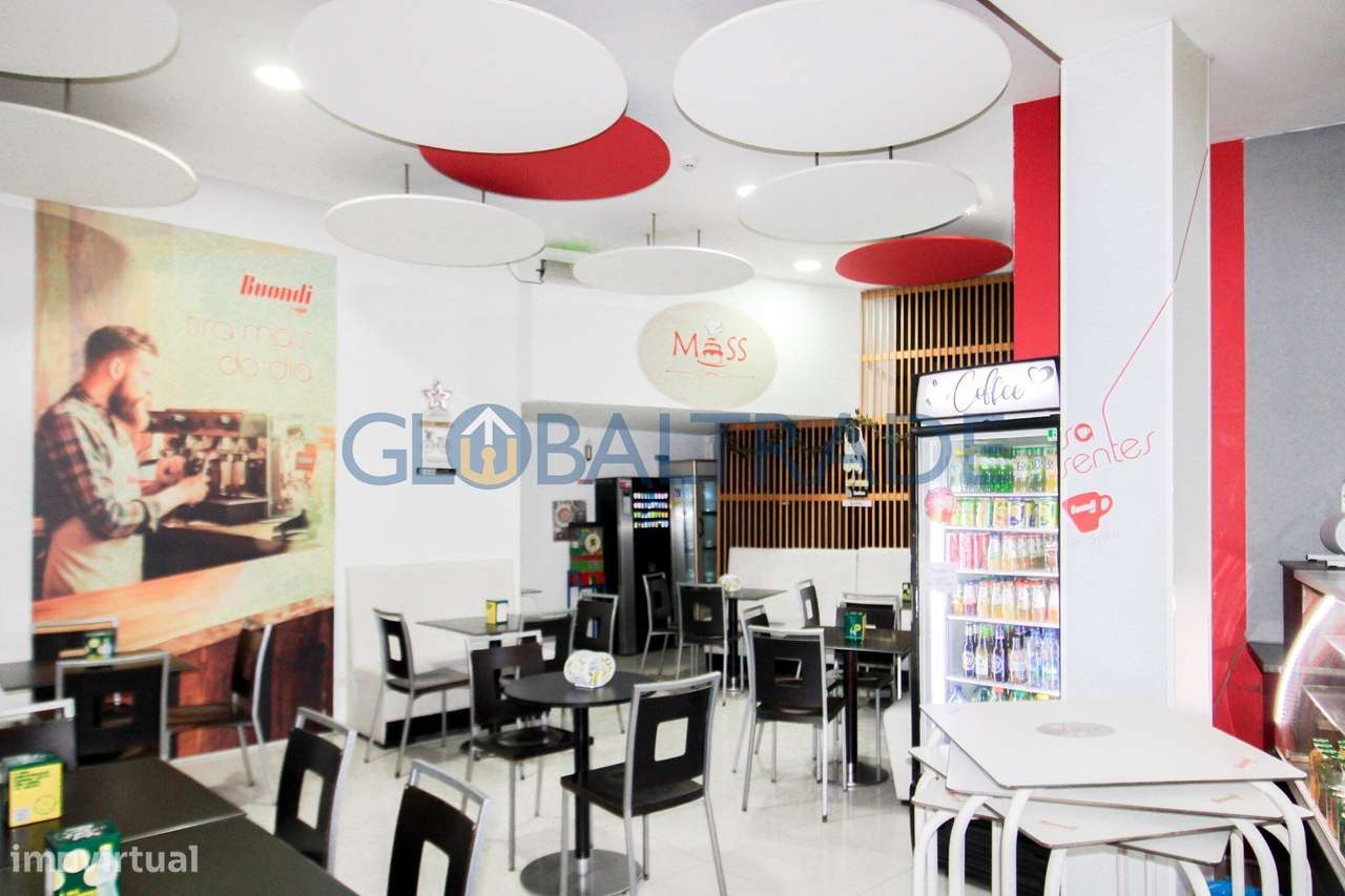 Trespasse de Confeitaria com espaço comercial equipado-0