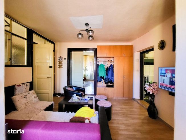Casa 8 Camere, 3 Apartamente, Singur in curte-15
