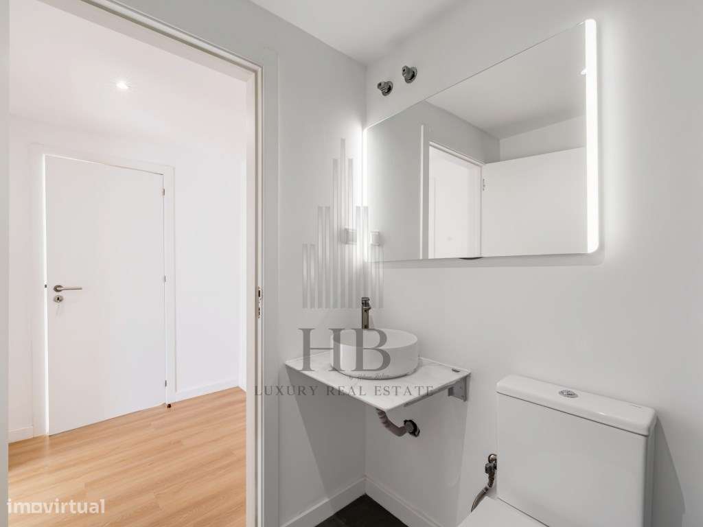 Andar de Moradia T2 + Anexo T1 Independente | Vista Mar e Serra | P...-56