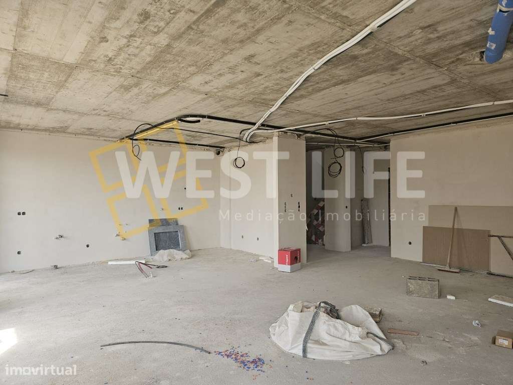 Moradia T4 com logradouro, terraço e piscina - NOVA - Grande imagem: 5/21