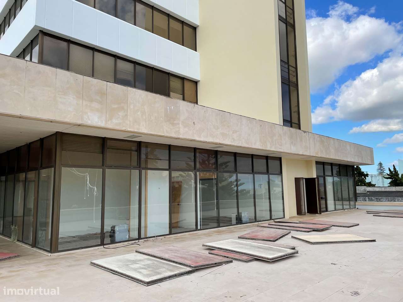 Espaço destinado a serviços com Vista Mar | Ponta Delgada, São José (A - Grande imagem: 2/4