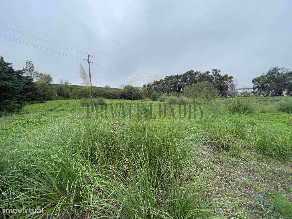 Terreno para construção de edifício com 16.688m2 - Grande imagem: 2/19