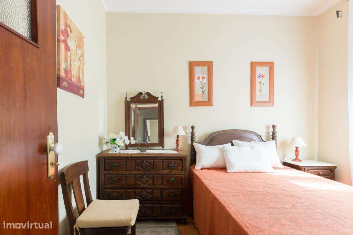 Quarto - localizado em Valongo Porto - Grande imagem: 5/8