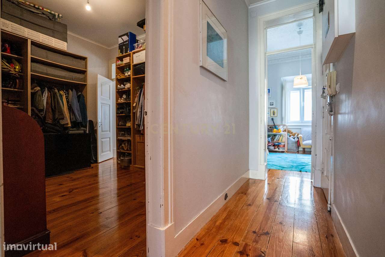 Apartamento T3, em São Vicente, com Pé Direito Alto e Tetos Trabalhado-15