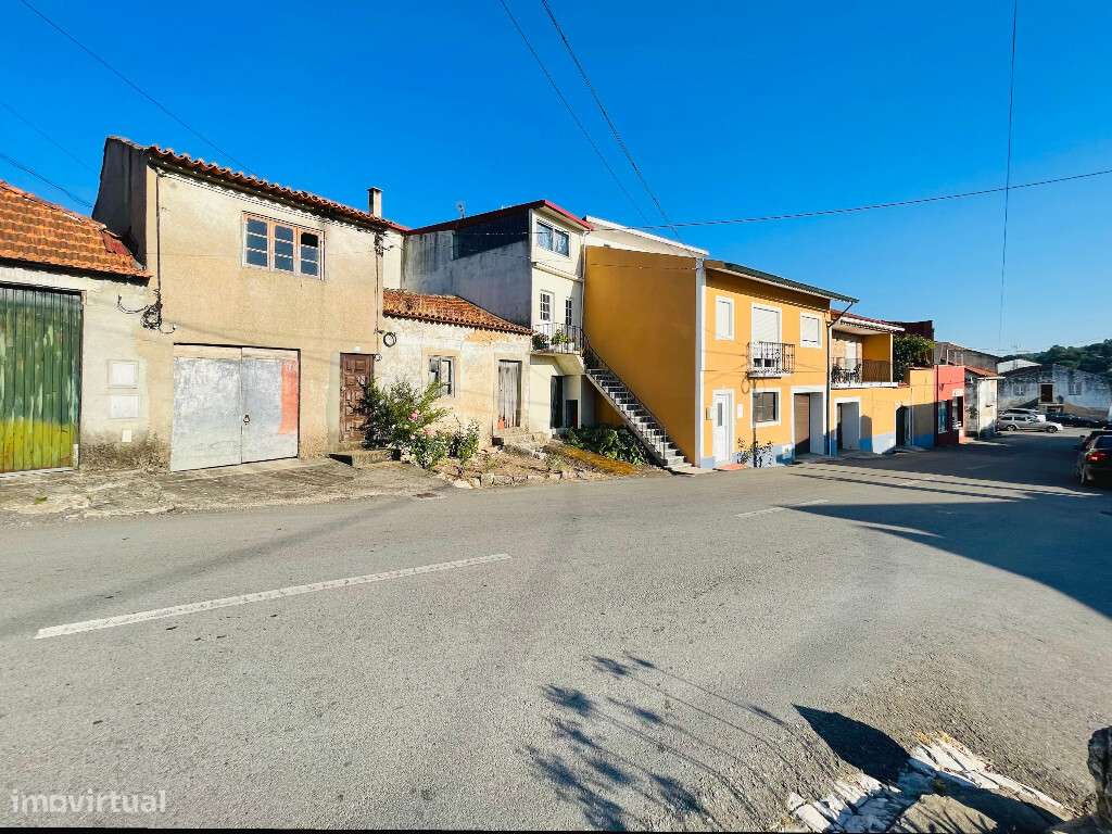 Moradia com terreno e garagem em Cantanhede - Grande imagem: 1/7