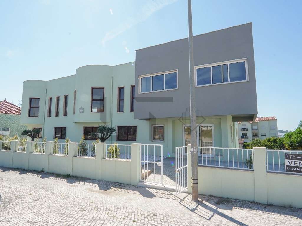 Prédio com Licença de Serviços para Arrendamento em Alfragide, Lisboa-4