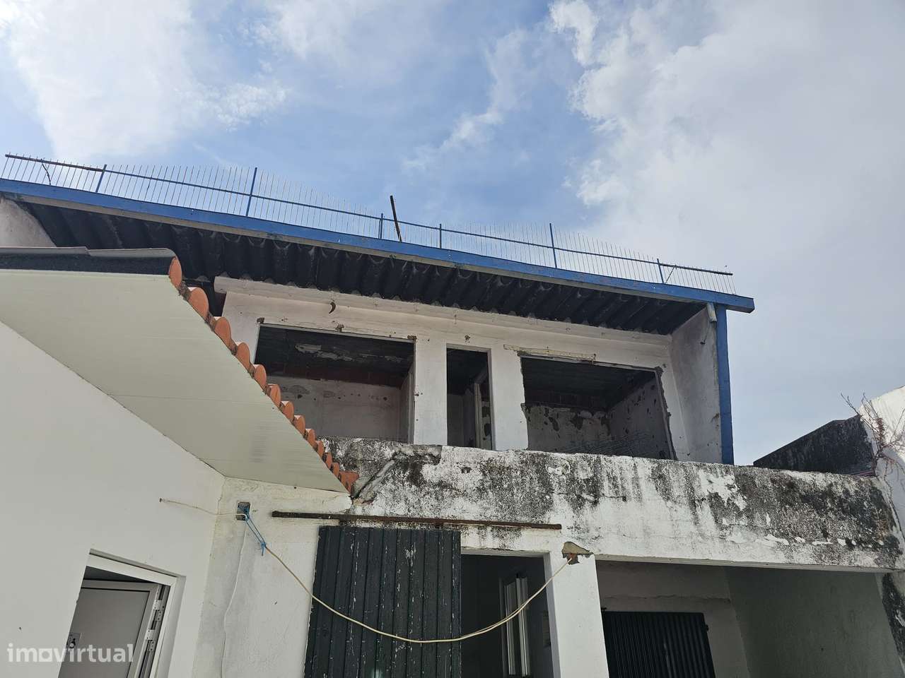 Moradia V5 com 10 Boxes para Cavalos no Coração da Golegã-27