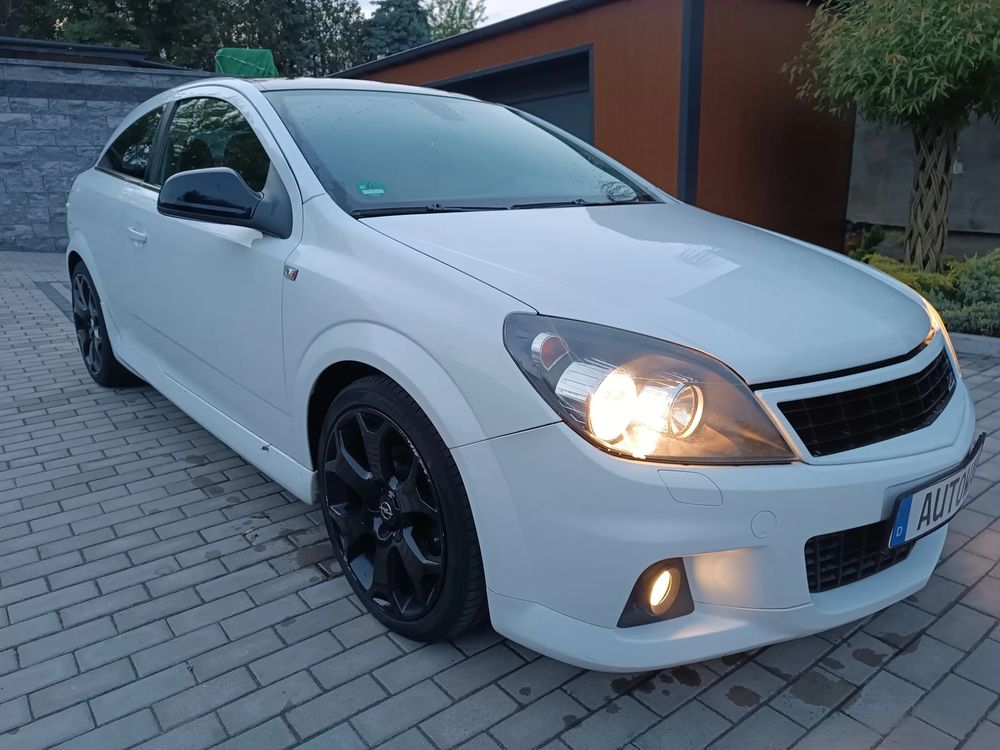 Opel Astra H 1.6 Black&White 2010