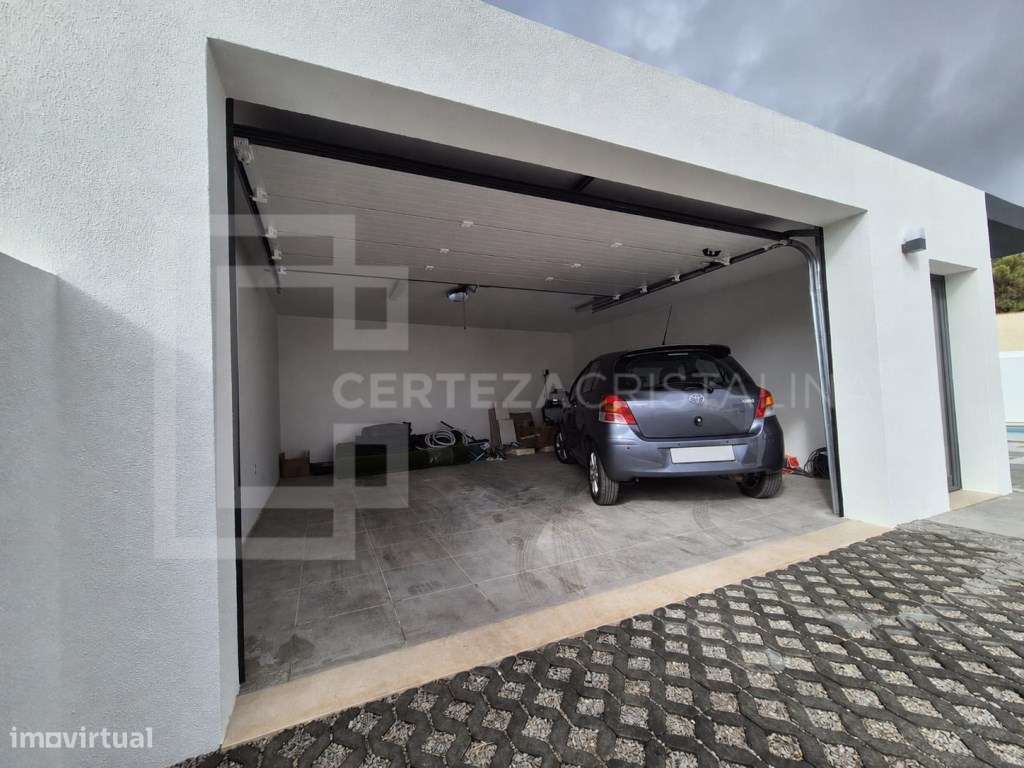 MORADIA CONTEMPORÂNEA COM PISCINA PRIVADA E GARAGEM-27