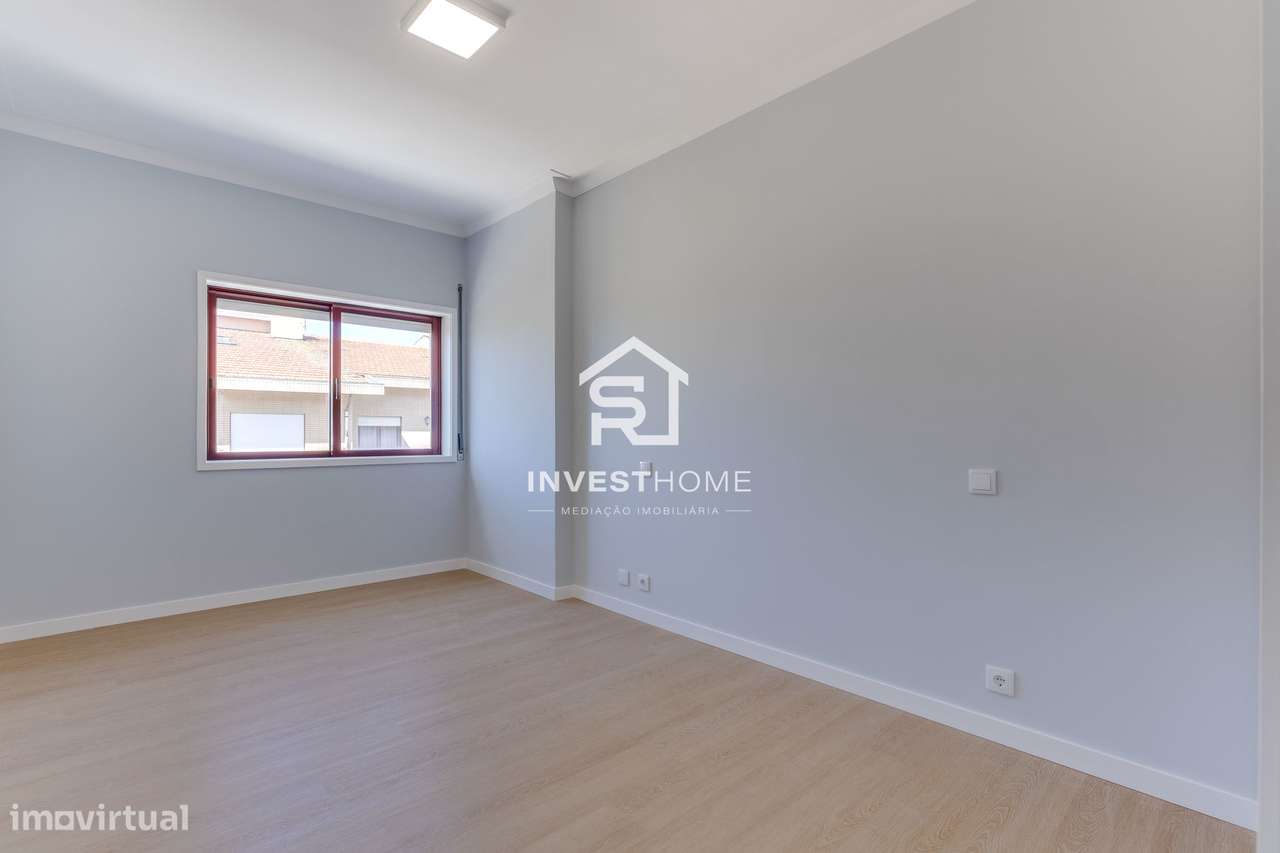 Apartamento T2+1 | Renovado | Boas Áreas | Varanda | 2 Lugares Garagem-23