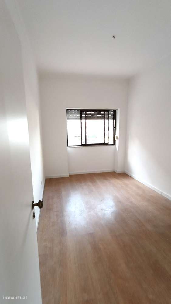 3 Assoalhadas | 3 frentes, boa localização-11