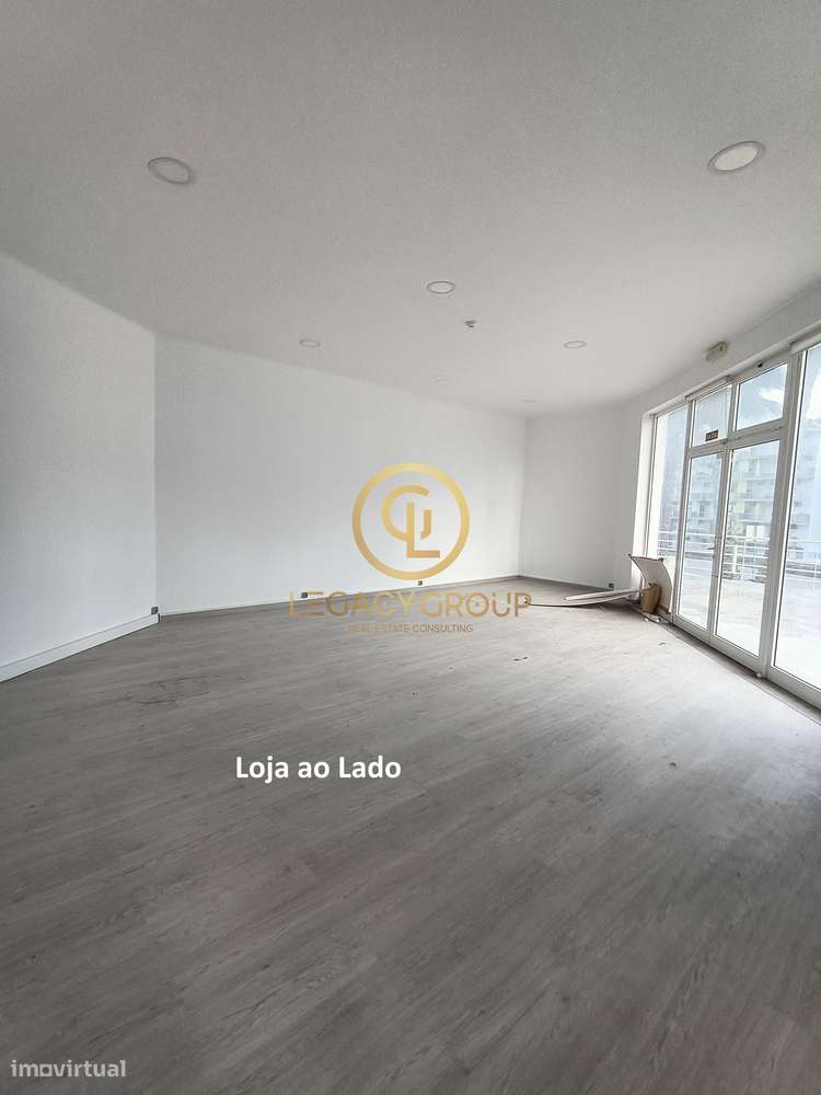 Oportunidade de loja à venda na Rua Professora Maria José Correia,...-13