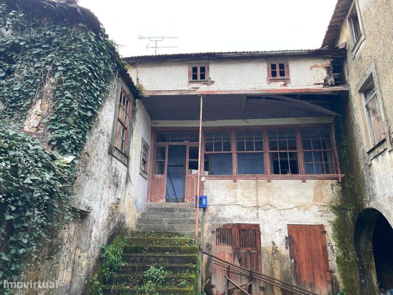 Ruína em Milheirós de Poiares, Santa Maria da Feira-10