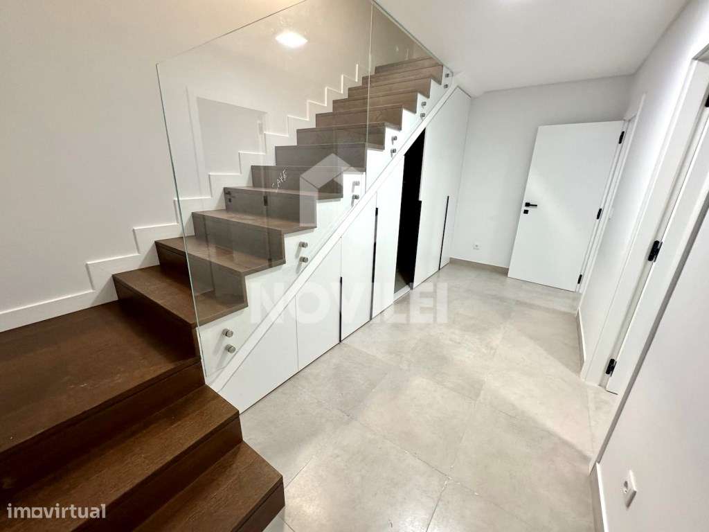 Moradia T3 em condomínio Fechado no centro de Leiria.-25